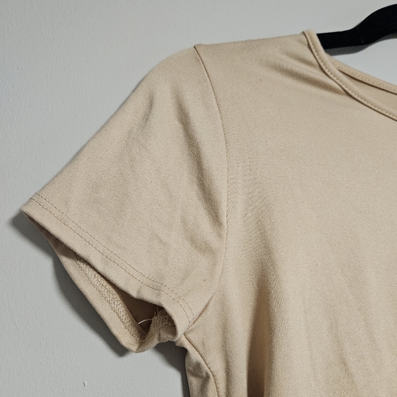 $5 WHEN BUNDLED 🍇 LIVE IN THE MOMENT Baby Tee Size Small - Picture 3 of 7